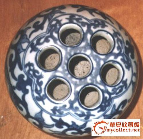 明代万历年间-七孔球形青花回文花瓶图片