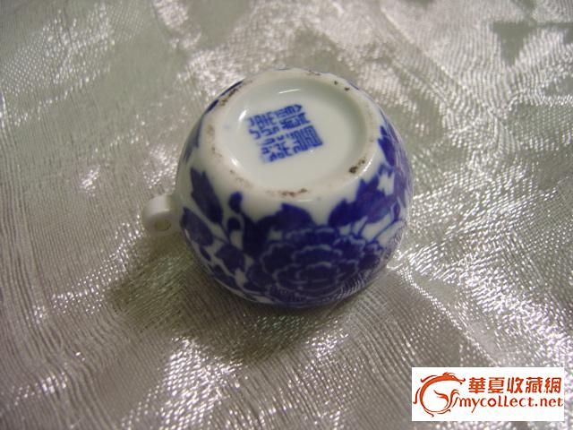 景德镇篆书款鸟食罐