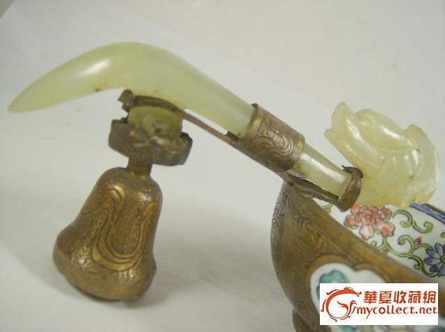 玉龙带钩配铜胎画珐琅碗、敬请断玉断代估价。