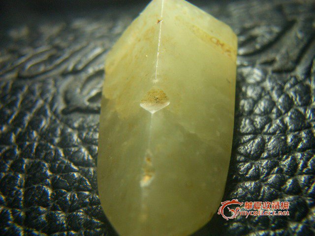 汉和田黄玉三刀蝉