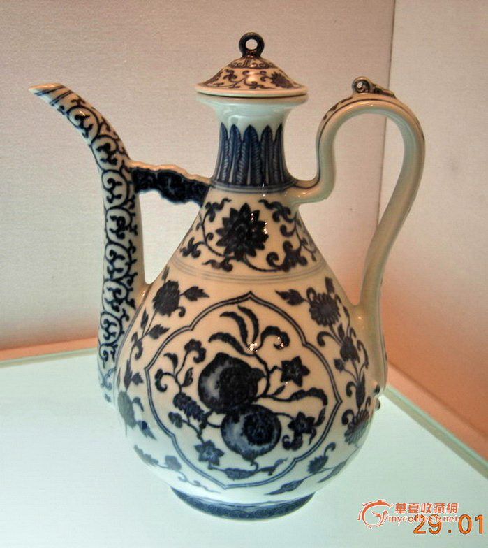 南京博物院的清乾隆青花开光桃纹执壶_南京博