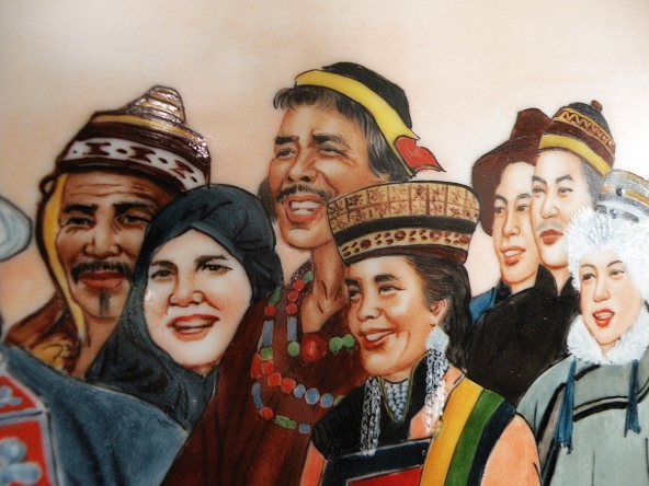 补充大型文革瓷板画《毛主席和五十六个民族人