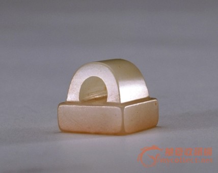 从上到下依次为: "赵憙"玉印,汉,印面2.2×2.2cm,通高1.