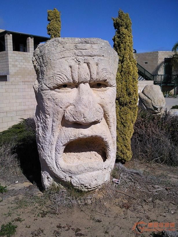 也有几个胡人像,在土上边。_也有几个胡人像,