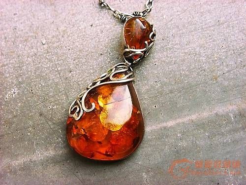 漂亮的花琥珀吊坠_漂亮的花琥珀吊坠鉴定_来