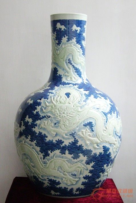 浮雕青花龙纹天球瓶(豆青釉龙纹浮雕)图片