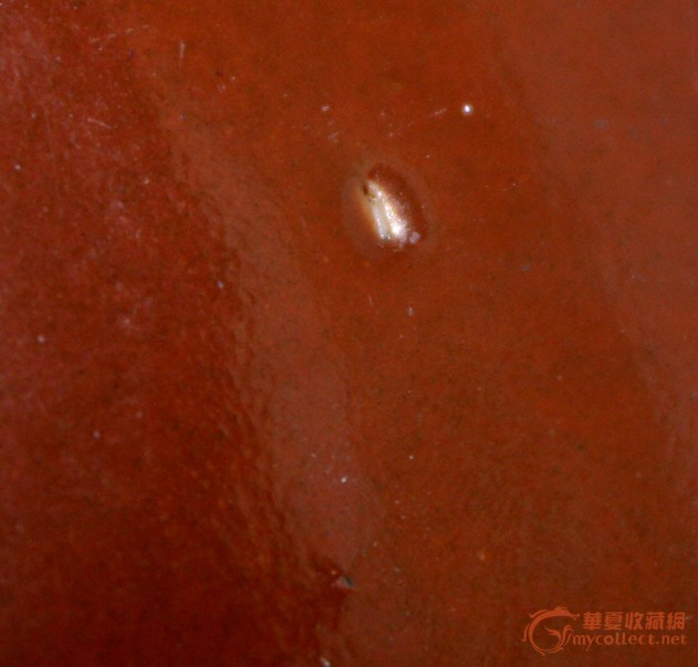 宣德官窑器物釉面的照片:橘皮棕眼