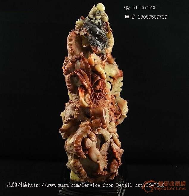 相传乾隆皇帝曾经做过一个梦,梦见自己受到玉皇大帝的召见,玉皇大帝赐给他一块黄色的石头,还赐给他福寿田三个大字。乾隆醒后觉得这是一个瑞兆,但是对梦境中的情况,又百思不得其解,第二天他召集大臣给自己圆梦。一位闽籍大臣听后连忙脆倒禀告:玉皇大帝赐给皇上的一定是产于福州寿山的田黄石,因为这正合玉皇大帝赐书的福寿田三字。乾隆皇帝听后极为高兴,认为这确实是老天爷对自己的恩赐,从此,每年元旦祭天大礼中,都要在供案的中央供上一块田黄以祈求上苍赐于自己多福高寿、王土广袤。 寿山石除了大量用来生产千姿百态的印章