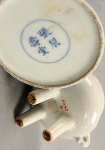 古月堂藏品之八十五:清代张眉寿堂款蓝釉茶壶一对