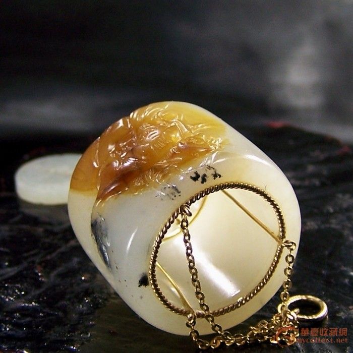 PK馆藏,清乾隆三色俏作白玉扳指!!!_PK馆藏,清乾隆三色俏作白玉扳指!!!鉴定_来自藏友内行小张_玉石鉴定_明清玉石鉴定_古玩鉴定估价_华夏收藏网