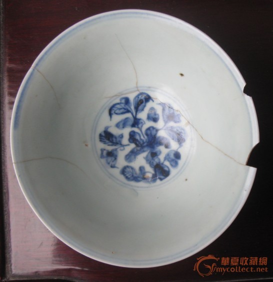 明成化青花八宝纹(黑白)碗两个
