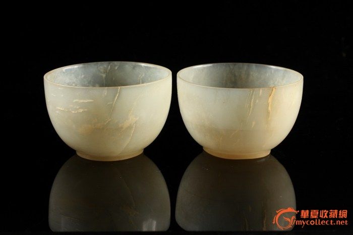 油润的一对玉碗