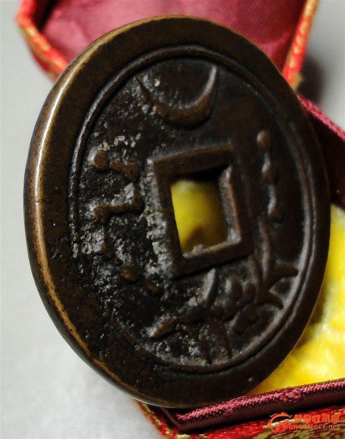 金铸泰和重宝背月下花卉花钱