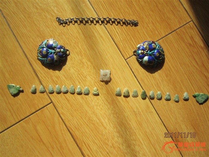 烤蓝老银子花件,请专家给评估一下价格,感谢!_