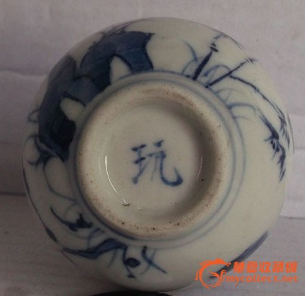 清晚期哥釉青花缠枝花卉纹鼻烟壶叶子纹底款.各位老师看看对不对.