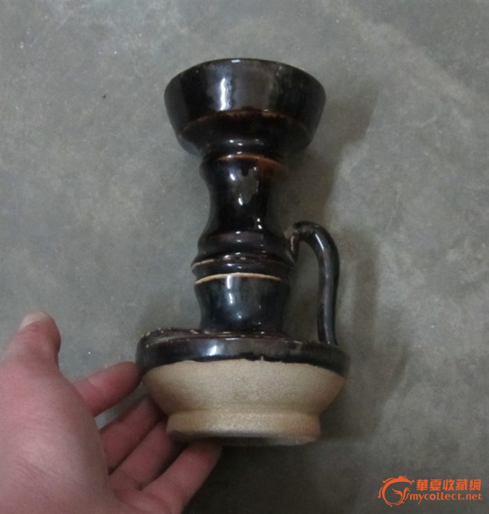 元代单色釉端把油灯