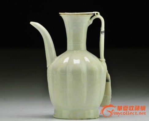 青白瓷执壶,看着颜色有点发绿,想请高人断断,学