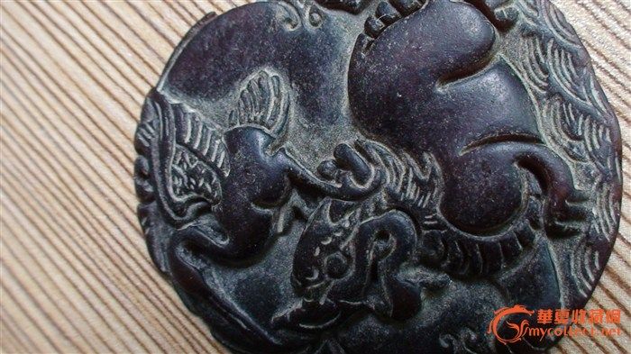 五个老的玉佩件,大家看看是不是泰山墨玉?_五