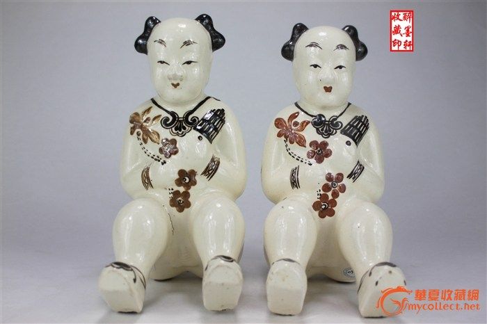 磁州窑在中国陶瓷发展史上的独特贡献有两点:其一是白地黑褐彩绘,把传统的书画艺术与制瓷工艺结合在一起;其二是把诗词、谚语、警句和文学作品作为纹饰,这是很有历史价值的文化遗产。现藏于广州博物馆的北宋磁州窑枕赋铭长方形枕,现藏于广东省博物馆的元磁州窑白地赫彩西游记方型枕就是这方面的代表作。 磁州窑的制品构图严谨,典雅古朴,形象生动活泼,情趣盎然,展现了宋元时期的社会风俗,为研究这个时期的民间绘画等艺术提供了丰富的资料。