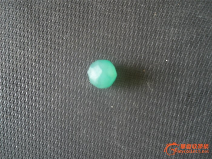 天然白宝石光.绿色为天然宝石