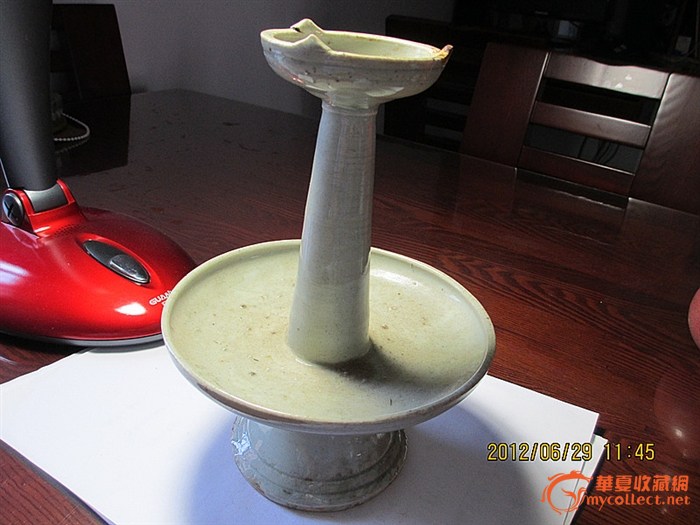 宋代影青灯台一个,请各位先生帮忙看看是否有疑问,口沿稍有修补.