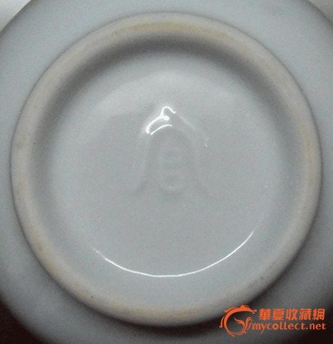 明永乐内府官字款牡丹锦鸡荷莲鸳鸯纹暗青花甜白釉玉壶春