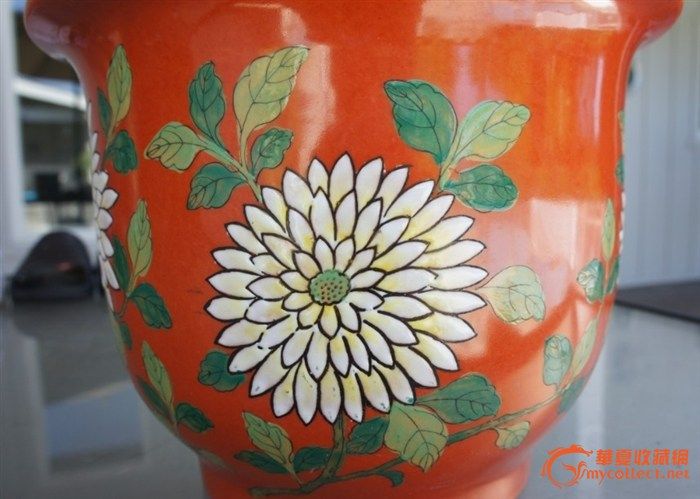 珊瑚红五彩西番莲纹花盆,高约20厘米,直径约2