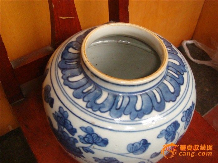 明青花缠枝莲纹罐。上次照片失真,这次补传_明