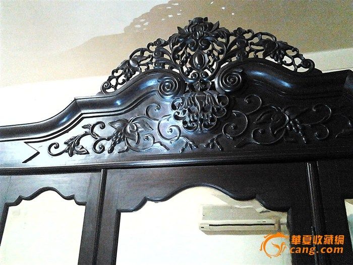 求网友鉴定该老红木大衣柜的年代和价格_求网