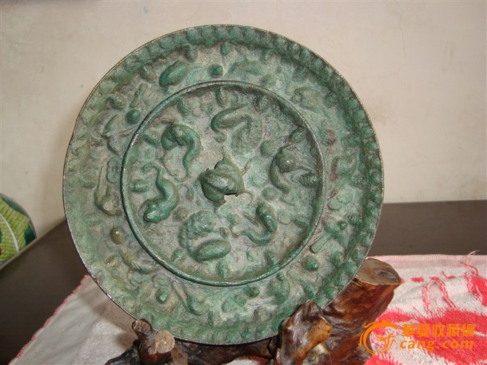 唐代孔雀海兽葡萄纹青铜镜