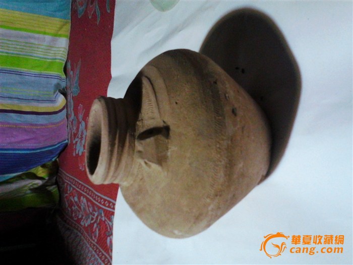 土色细纹陶罐
