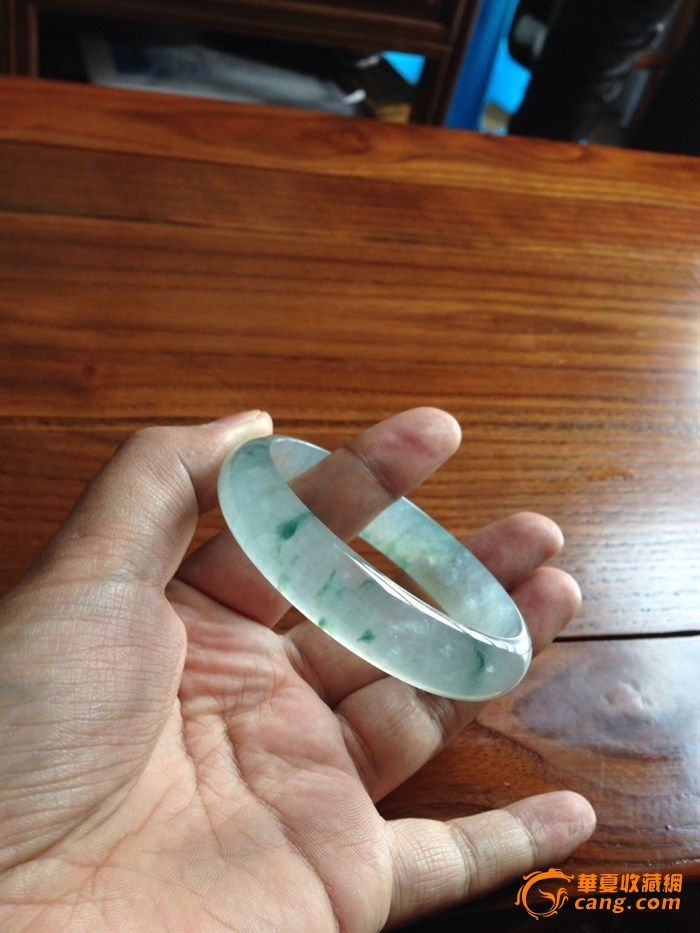 翡翠A老冰完美飘花镯子老师们看看水头_翡翠