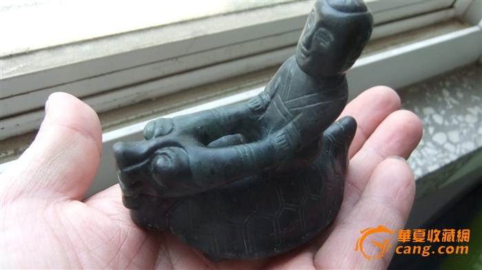 稀见老墨玉雕刻佛坐龙头龟摆件