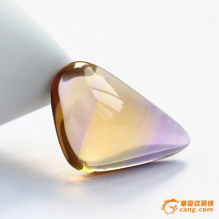 7,用头发丝检查: 将水晶放在一根头发丝上,人眼透过水晶能