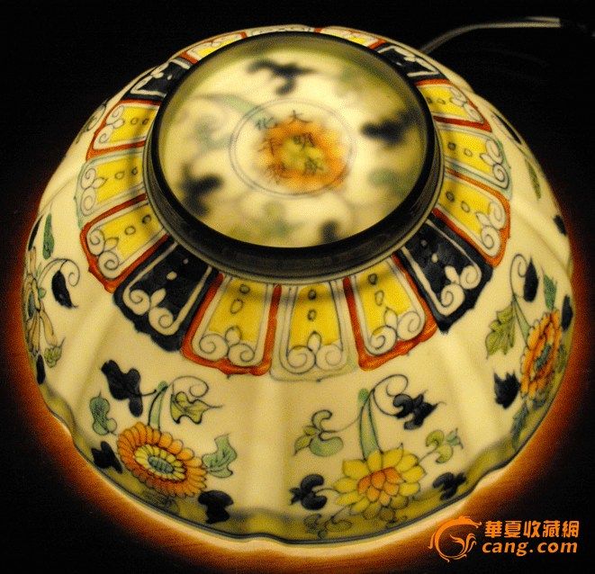 明成化斗彩菊莲纹瓜棱薄胎大碗(透光版面)【通古博物院】