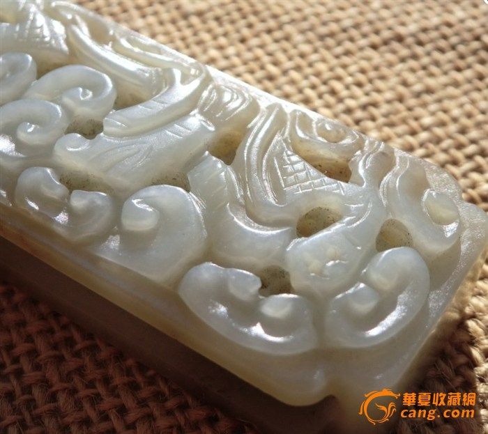 朋友1500买的青玉带扣长7.3厘,如是清代的,价格还可以吧